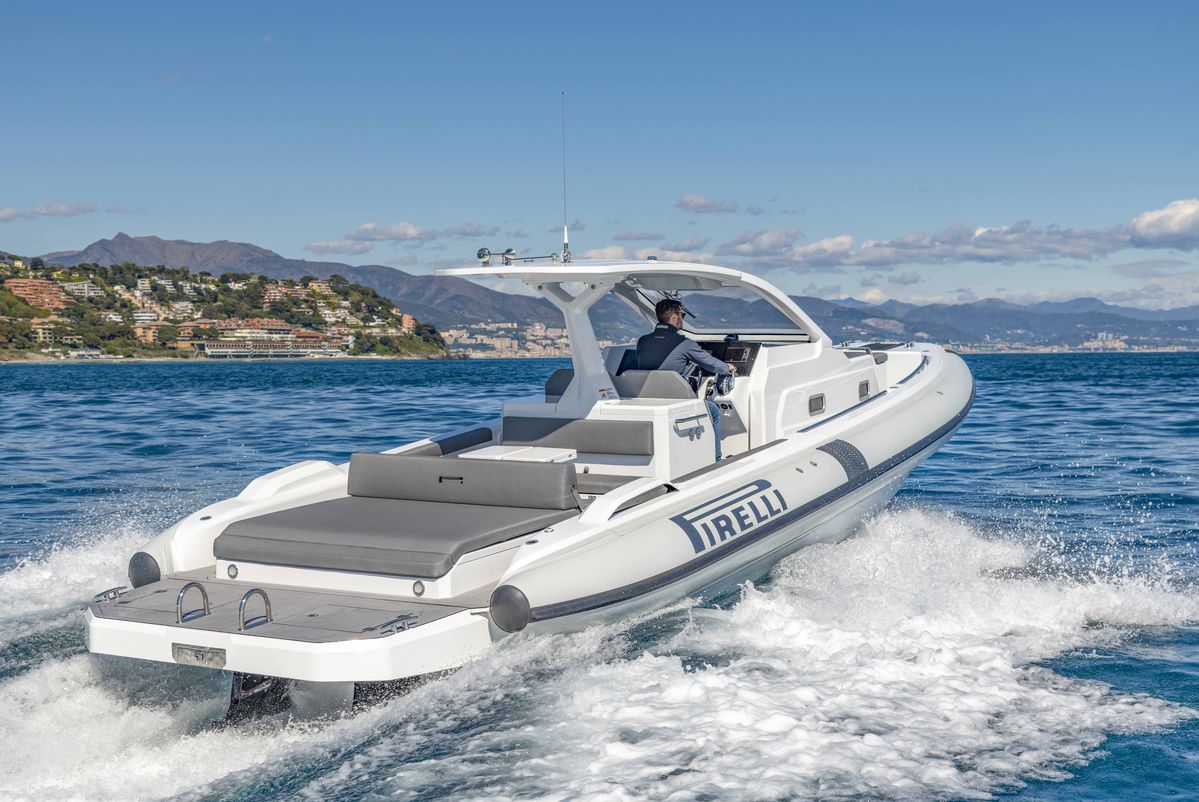 Application of 48V lithium ion battery in electric boats.